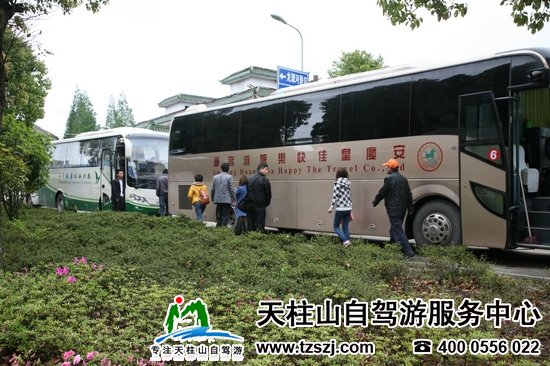 安徽“万人游皖山”活动在天柱山举行(图1) 安徽“万人游皖山”活动在天柱山举行(图1)