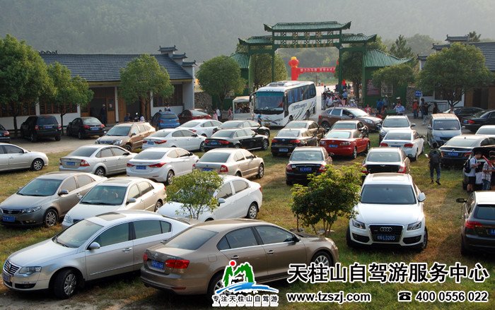 白马潭景区国庆呈现井喷场面(图1)